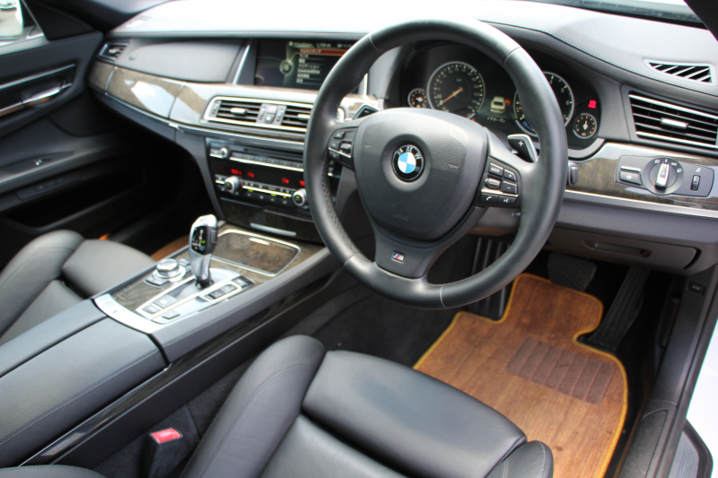 BMW 7シリーズ 740i Mｽﾎﾟｰﾂ ﾌﾟﾗｽP 後期☆期間限定掲載☆ｻﾝﾙｰﾌ 全席ﾋｰﾀｰ黒革 LEDﾍｯﾄﾞﾗｲﾄ 液晶ﾒｰﾀｰ N55新ｴﾝｼﾞﾝ 8速AT 320馬力 全ﾄﾞｱｿﾌﾄｸﾛｰｽﾞ電動ﾄﾗﾝｸ ｸﾙｺﾝ 20AW 専用ｴｱﾛ HDDﾅﾋﾞﾌﾙｾｸﾞTV Bｶﾒﾗ ｽﾏｰﾄｷｰ ﾊﾟﾄﾞﾙｼﾌﾄ 2年保証