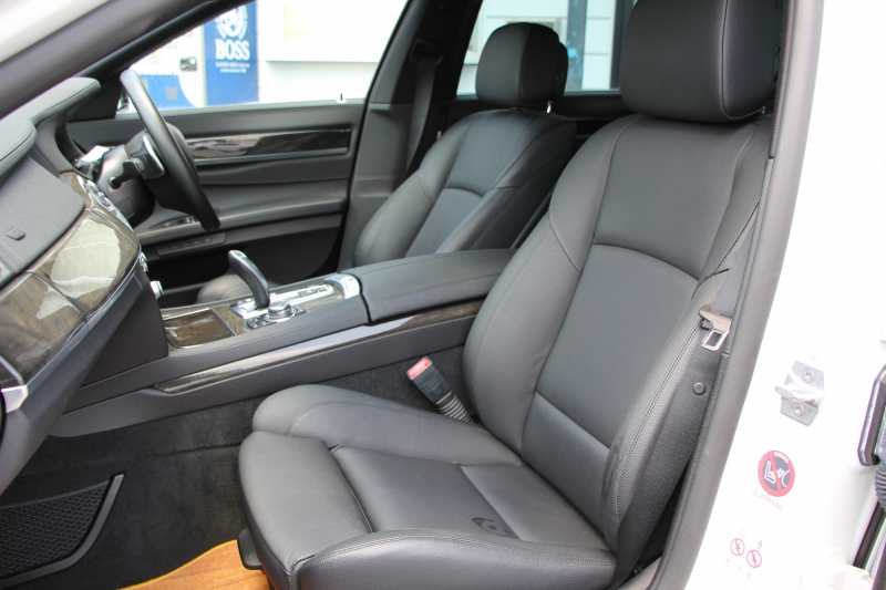 BMW 7シリーズ 740i Mｽﾎﾟｰﾂ ﾌﾟﾗｽP 後期☆期間限定掲載☆ｻﾝﾙｰﾌ 全席ﾋｰﾀｰ黒革 LEDﾍｯﾄﾞﾗｲﾄ 液晶ﾒｰﾀｰ N55新ｴﾝｼﾞﾝ 8速AT 320馬力 全ﾄﾞｱｿﾌﾄｸﾛｰｽﾞ電動ﾄﾗﾝｸ ｸﾙｺﾝ 20AW 専用ｴｱﾛ HDDﾅﾋﾞﾌﾙｾｸﾞTV Bｶﾒﾗ ｽﾏｰﾄｷｰ ﾊﾟﾄﾞﾙｼﾌﾄ 2年保証