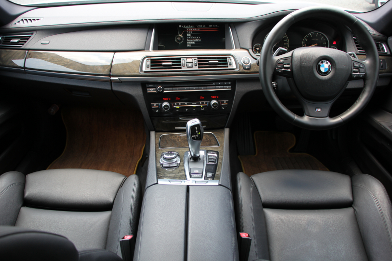 BMW 7シリーズ 740i Mｽﾎﾟｰﾂ ﾌﾟﾗｽP 後期☆期間限定掲載☆ｻﾝﾙｰﾌ 全席ﾋｰﾀｰ黒革 LEDﾍｯﾄﾞﾗｲﾄ 液晶ﾒｰﾀｰ N55新ｴﾝｼﾞﾝ 8速AT 320馬力 全ﾄﾞｱｿﾌﾄｸﾛｰｽﾞ電動ﾄﾗﾝｸ ｸﾙｺﾝ 20AW 専用ｴｱﾛ HDDﾅﾋﾞﾌﾙｾｸﾞTV Bｶﾒﾗ ｽﾏｰﾄｷｰ ﾊﾟﾄﾞﾙｼﾌﾄ 2年保証
