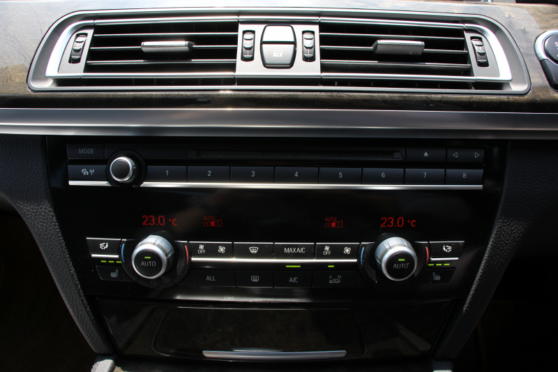 BMW 7シリーズ 740i Mｽﾎﾟｰﾂ ﾌﾟﾗｽP 後期☆期間限定掲載☆ｻﾝﾙｰﾌ 全席ﾋｰﾀｰ黒革 LEDﾍｯﾄﾞﾗｲﾄ 液晶ﾒｰﾀｰ N55新ｴﾝｼﾞﾝ 8速AT 320馬力 全ﾄﾞｱｿﾌﾄｸﾛｰｽﾞ電動ﾄﾗﾝｸ ｸﾙｺﾝ 20AW 専用ｴｱﾛ HDDﾅﾋﾞﾌﾙｾｸﾞTV Bｶﾒﾗ ｽﾏｰﾄｷｰ ﾊﾟﾄﾞﾙｼﾌﾄ 2年保証