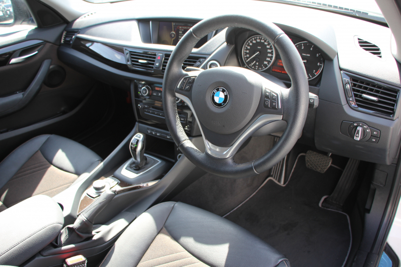 BMW X1 Sﾄﾞﾗｲﾌﾞ20i Xﾗｲﾝ 後期 HDDﾅﾋﾞｹﾞｰｼｮﾝ&ﾊﾟｰｷﾝｸﾞｻﾎﾟｰﾄP 直噴ﾀｰﾎﾞ8速AT ECOPROﾓｰﾄﾞiﾄﾞﾗｲﾌﾞHDDﾅﾋﾞBｶﾒﾗ&ｿﾅｰ DVD再生 MｻｰﾊﾞBluetoothｵｰﾃﾞｨｵ ｽﾏｰﾄｷｰ ｷｾﾉﾝ ﾐﾗｰETC ﾙｰﾌﾚｰﾙ ﾊｰﾌﾚｻﾞｰｼｰﾄ 2年保証