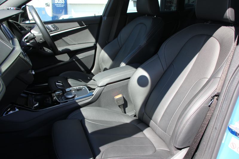 BMW 2シリーズ 218d ｸﾞﾗﾝｸｰﾍﾟMｽﾎﾟｰﾂ 本革仕様 ﾋｰﾀｰ黒革 電動ｼｰﾄ ﾅﾋﾞｹﾞｰｼｮﾝP BMWﾗｲﾌﾞｺｯｸﾋﾟｯﾄ ｱｯﾌﾟﾙｶｰﾌﾟﾚｲ AI音声会話 置くだけ充電 後退ｱｼｽﾄ 追従ACC LEDﾍｯﾄﾞﾗｲﾄ 専用ｴｱﾛ 18AW 8速AT ｽﾏｰﾄｷｰ 2.0Lﾃﾞｨｰｾﾞﾙﾀｰﾎﾞ 2年保証