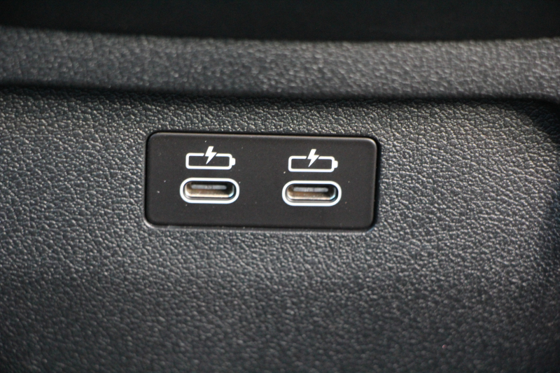 BMW 2シリーズ 218d ｸﾞﾗﾝｸｰﾍﾟMｽﾎﾟｰﾂ 本革仕様 ﾋｰﾀｰ黒革 電動ｼｰﾄ ﾅﾋﾞｹﾞｰｼｮﾝP BMWﾗｲﾌﾞｺｯｸﾋﾟｯﾄ ｱｯﾌﾟﾙｶｰﾌﾟﾚｲ AI音声会話 置くだけ充電 後退ｱｼｽﾄ 追従ACC LEDﾍｯﾄﾞﾗｲﾄ 専用ｴｱﾛ 18AW 8速AT ｽﾏｰﾄｷｰ 2.0Lﾃﾞｨｰｾﾞﾙﾀｰﾎﾞ 2年保証