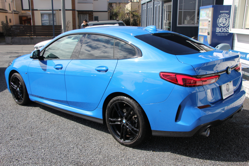 BMW 2シリーズ 218d ｸﾞﾗﾝｸｰﾍﾟMｽﾎﾟｰﾂ 本革仕様 ﾋｰﾀｰ黒革 電動ｼｰﾄ ﾅﾋﾞｹﾞｰｼｮﾝP BMWﾗｲﾌﾞｺｯｸﾋﾟｯﾄ ｱｯﾌﾟﾙｶｰﾌﾟﾚｲ AI音声会話 置くだけ充電 後退ｱｼｽﾄ 追従ACC LEDﾍｯﾄﾞﾗｲﾄ 専用ｴｱﾛ 18AW 8速AT ｽﾏｰﾄｷｰ 2.0Lﾃﾞｨｰｾﾞﾙﾀｰﾎﾞ 2年保証