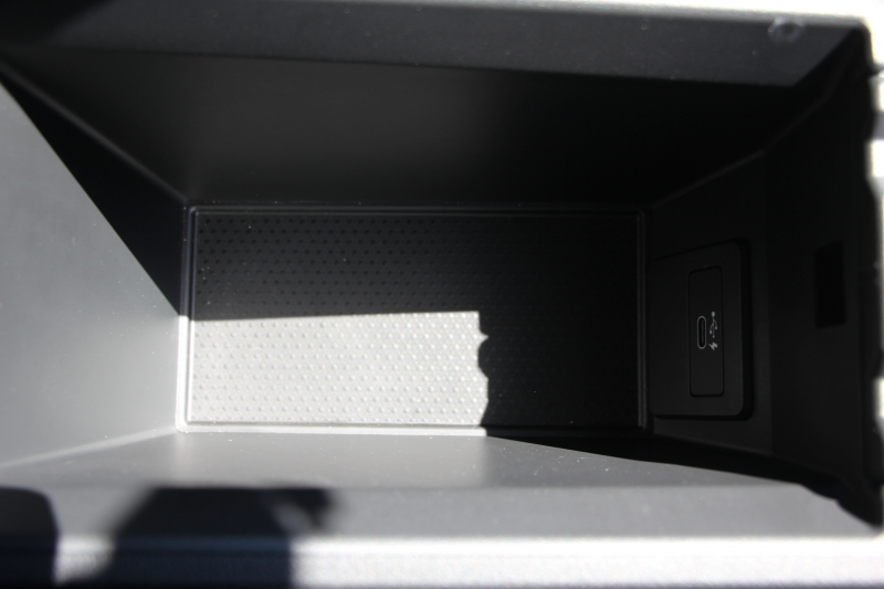 BMW 2シリーズ 218d ｸﾞﾗﾝｸｰﾍﾟMｽﾎﾟｰﾂ 本革仕様 ﾋｰﾀｰ黒革 電動ｼｰﾄ ﾅﾋﾞｹﾞｰｼｮﾝP BMWﾗｲﾌﾞｺｯｸﾋﾟｯﾄ ｱｯﾌﾟﾙｶｰﾌﾟﾚｲ AI音声会話 置くだけ充電 後退ｱｼｽﾄ 追従ACC LEDﾍｯﾄﾞﾗｲﾄ 専用ｴｱﾛ 18AW 8速AT ｽﾏｰﾄｷｰ 2.0Lﾃﾞｨｰｾﾞﾙﾀｰﾎﾞ 2年保証