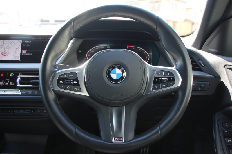 BMW 2シリーズ 218d ｸﾞﾗﾝｸｰﾍﾟMｽﾎﾟｰﾂ 本革仕様 ﾋｰﾀｰ黒革 電動ｼｰﾄ ﾅﾋﾞｹﾞｰｼｮﾝP BMWﾗｲﾌﾞｺｯｸﾋﾟｯﾄ ｱｯﾌﾟﾙｶｰﾌﾟﾚｲ AI音声会話 置くだけ充電 後退ｱｼｽﾄ 追従ACC LEDﾍｯﾄﾞﾗｲﾄ 専用ｴｱﾛ 18AW 8速AT ｽﾏｰﾄｷｰ 2.0Lﾃﾞｨｰｾﾞﾙﾀｰﾎﾞ 2年保証