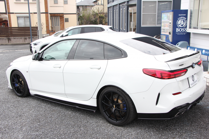 BMW 2シリーズ M235i ｸﾞﾗﾝｸｰﾍﾟXdrive 4WD 1ｵｰﾅ 本革仕様 ﾋｰﾀｰ黒革 Mｽﾎﾟｰﾂｼｰﾄ 306馬力 Eibach車高調 BBS18AW 3Ddesign&ﾏｯｸｽﾄﾝﾃﾞｻﾞｲﾝｴｱﾛ Mｼｰﾄﾍﾞﾙﾄ 追従ACC 後退ｱｼｽﾄ ﾗｲﾌﾞｺｯｸﾋﾟｯﾄ ｱｯﾌﾟﾙｶｰﾌﾟﾚｲ 置くだけ充電 LEDﾍｯﾄﾞﾗｲﾄ 2年保証