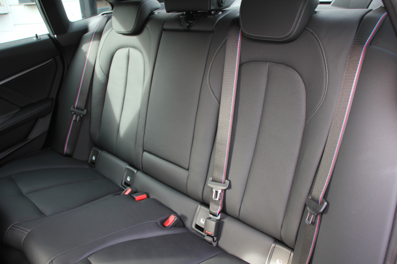 BMW 2シリーズ M235i ｸﾞﾗﾝｸｰﾍﾟXdrive 4WD ﾌﾟﾗｽﾊﾟｯｹｰｼﾞ1ｵｰﾅ 本革仕様 ﾋｰﾀｰ黒革 ｱﾀﾞﾌﾟﾃｨﾌﾞｻｽ Mｽﾎﾟｰﾂｼｰﾄ 306馬力 Mｼｰﾄﾍﾞﾙﾄ 追従ACC 後退ｱｼｽﾄ ﾗｲﾌﾞｺｯｸﾋﾟｯﾄ ｱｯﾌﾟﾙｶｰﾌﾟﾚｲ 置くだけ充電 LEDﾍｯﾄﾞﾗｲﾄ 2年保証