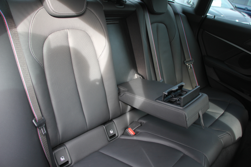 BMW 2シリーズ M235i ｸﾞﾗﾝｸｰﾍﾟXdrive 4WD ﾌﾟﾗｽﾊﾟｯｹｰｼﾞ1ｵｰﾅ 本革仕様 ﾋｰﾀｰ黒革 ｱﾀﾞﾌﾟﾃｨﾌﾞｻｽ Mｽﾎﾟｰﾂｼｰﾄ 306馬力 Mｼｰﾄﾍﾞﾙﾄ 追従ACC 後退ｱｼｽﾄ ﾗｲﾌﾞｺｯｸﾋﾟｯﾄ ｱｯﾌﾟﾙｶｰﾌﾟﾚｲ 置くだけ充電 LEDﾍｯﾄﾞﾗｲﾄ 2年保証