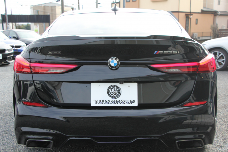 BMW 2シリーズ M235i ｸﾞﾗﾝｸｰﾍﾟXdrive 4WD ﾌﾟﾗｽﾊﾟｯｹｰｼﾞ1ｵｰﾅ 本革仕様 ﾋｰﾀｰ黒革 ｱﾀﾞﾌﾟﾃｨﾌﾞｻｽ Mｽﾎﾟｰﾂｼｰﾄ 306馬力 Mｼｰﾄﾍﾞﾙﾄ 追従ACC 後退ｱｼｽﾄ ﾗｲﾌﾞｺｯｸﾋﾟｯﾄ ｱｯﾌﾟﾙｶｰﾌﾟﾚｲ 置くだけ充電 LEDﾍｯﾄﾞﾗｲﾄ 2年保証