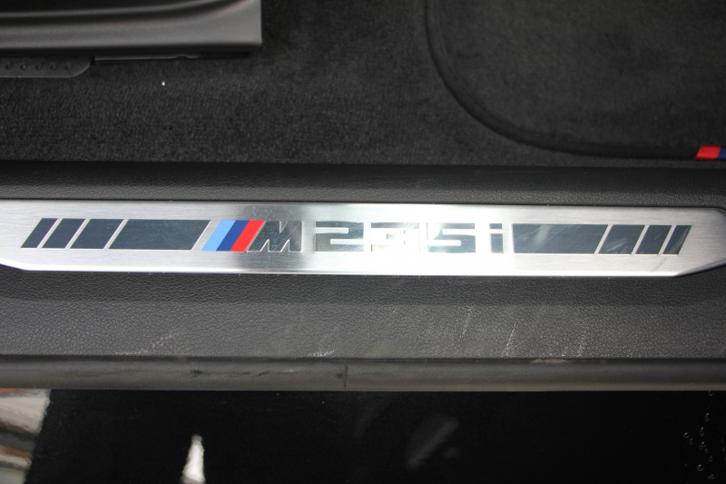 BMW 2シリーズ M235i ｸﾞﾗﾝｸｰﾍﾟXdrive 4WD ﾌﾟﾗｽﾊﾟｯｹｰｼﾞ1ｵｰﾅ 本革仕様 ﾋｰﾀｰ黒革 ｱﾀﾞﾌﾟﾃｨﾌﾞｻｽ Mｽﾎﾟｰﾂｼｰﾄ 306馬力 Mｼｰﾄﾍﾞﾙﾄ 追従ACC 後退ｱｼｽﾄ ﾗｲﾌﾞｺｯｸﾋﾟｯﾄ ｱｯﾌﾟﾙｶｰﾌﾟﾚｲ 置くだけ充電 LEDﾍｯﾄﾞﾗｲﾄ 2年保証