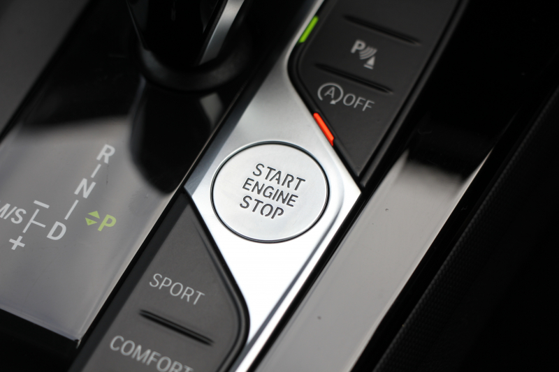 BMW 2シリーズ M235i ｸﾞﾗﾝｸｰﾍﾟXdrive 4WD ﾌﾟﾗｽﾊﾟｯｹｰｼﾞ1ｵｰﾅ 本革仕様 ﾋｰﾀｰ黒革 ｱﾀﾞﾌﾟﾃｨﾌﾞｻｽ Mｽﾎﾟｰﾂｼｰﾄ 306馬力 Mｼｰﾄﾍﾞﾙﾄ 追従ACC 後退ｱｼｽﾄ ﾗｲﾌﾞｺｯｸﾋﾟｯﾄ ｱｯﾌﾟﾙｶｰﾌﾟﾚｲ 置くだけ充電 LEDﾍｯﾄﾞﾗｲﾄ 2年保証