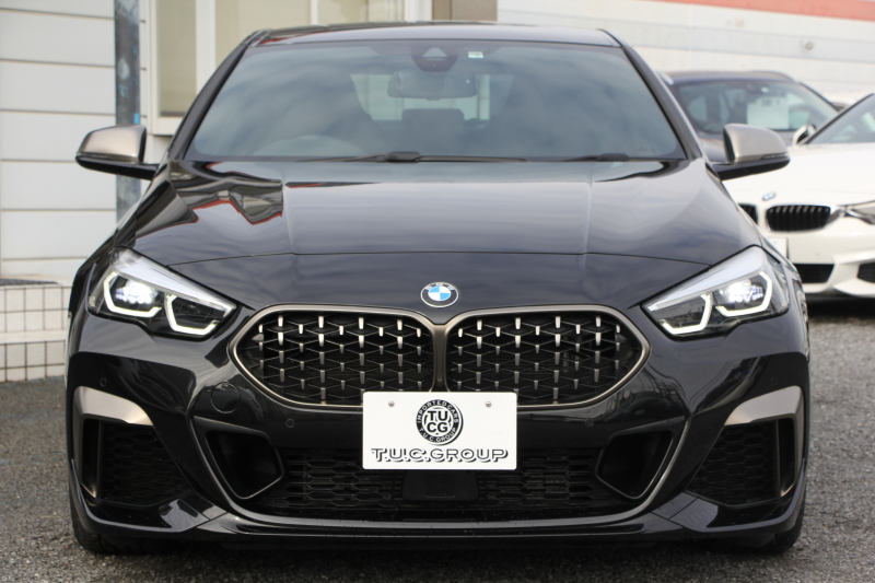 BMW 2シリーズ M235i ｸﾞﾗﾝｸｰﾍﾟXdrive 4WD ﾌﾟﾗｽﾊﾟｯｹｰｼﾞ1ｵｰﾅ 本革仕様 ﾋｰﾀｰ黒革 ｱﾀﾞﾌﾟﾃｨﾌﾞｻｽ Mｽﾎﾟｰﾂｼｰﾄ 306馬力 Mｼｰﾄﾍﾞﾙﾄ 追従ACC 後退ｱｼｽﾄ ﾗｲﾌﾞｺｯｸﾋﾟｯﾄ ｱｯﾌﾟﾙｶｰﾌﾟﾚｲ 置くだけ充電 LEDﾍｯﾄﾞﾗｲﾄ 2年保証