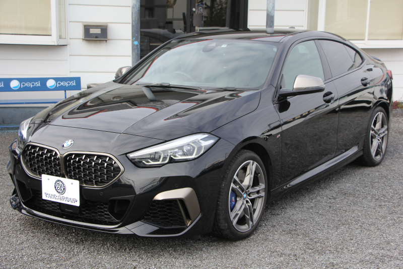 BMW 2シリーズ M235i ｸﾞﾗﾝｸｰﾍﾟXdrive 4WD ﾌﾟﾗｽﾊﾟｯｹｰｼﾞ1ｵｰﾅ 本革仕様 ﾋｰﾀｰ黒革 ｱﾀﾞﾌﾟﾃｨﾌﾞｻｽ Mｽﾎﾟｰﾂｼｰﾄ 306馬力 Mｼｰﾄﾍﾞﾙﾄ 追従ACC 後退ｱｼｽﾄ ﾗｲﾌﾞｺｯｸﾋﾟｯﾄ ｱｯﾌﾟﾙｶｰﾌﾟﾚｲ 置くだけ充電 LEDﾍｯﾄﾞﾗｲﾄ 2年保証