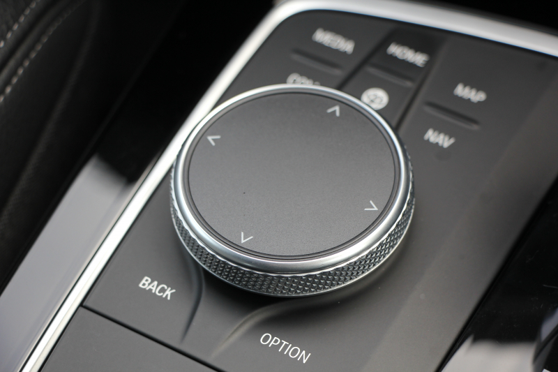 BMW 2シリーズ M235i ｸﾞﾗﾝｸｰﾍﾟXdrive 4WD ﾌﾟﾗｽﾊﾟｯｹｰｼﾞ1ｵｰﾅ 本革仕様 ﾋｰﾀｰ黒革 ｱﾀﾞﾌﾟﾃｨﾌﾞｻｽ Mｽﾎﾟｰﾂｼｰﾄ 306馬力 Mｼｰﾄﾍﾞﾙﾄ 追従ACC 後退ｱｼｽﾄ ﾗｲﾌﾞｺｯｸﾋﾟｯﾄ ｱｯﾌﾟﾙｶｰﾌﾟﾚｲ 置くだけ充電 LEDﾍｯﾄﾞﾗｲﾄ 2年保証