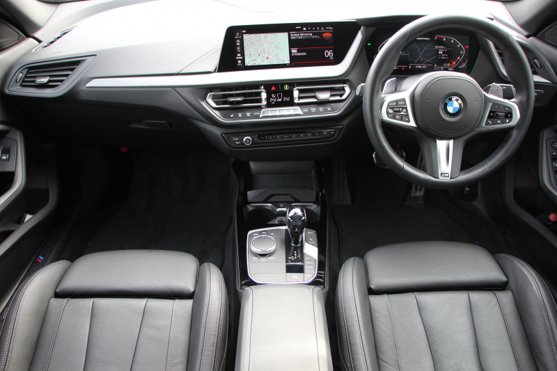 BMW 2シリーズ M235i ｸﾞﾗﾝｸｰﾍﾟXdrive 4WD ﾌﾟﾗｽﾊﾟｯｹｰｼﾞ1ｵｰﾅ 本革仕様 ﾋｰﾀｰ黒革 ｱﾀﾞﾌﾟﾃｨﾌﾞｻｽ Mｽﾎﾟｰﾂｼｰﾄ 306馬力 Mｼｰﾄﾍﾞﾙﾄ 追従ACC 後退ｱｼｽﾄ ﾗｲﾌﾞｺｯｸﾋﾟｯﾄ ｱｯﾌﾟﾙｶｰﾌﾟﾚｲ 置くだけ充電 LEDﾍｯﾄﾞﾗｲﾄ 2年保証