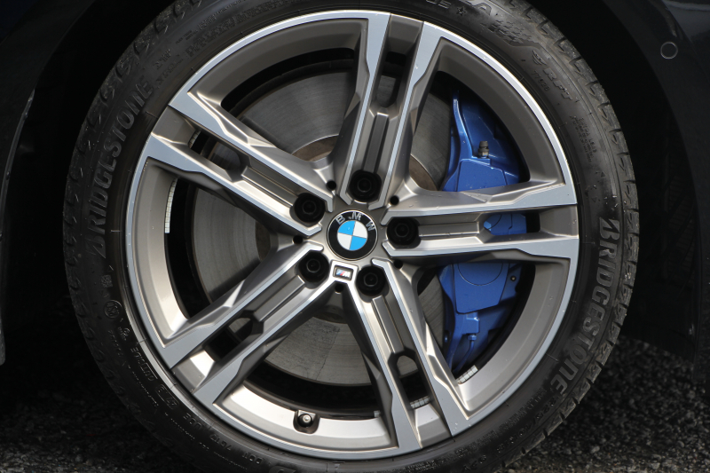 BMW 2シリーズ M235i ｸﾞﾗﾝｸｰﾍﾟXdrive 4WD ﾌﾟﾗｽﾊﾟｯｹｰｼﾞ1ｵｰﾅ 本革仕様 ﾋｰﾀｰ黒革 ｱﾀﾞﾌﾟﾃｨﾌﾞｻｽ Mｽﾎﾟｰﾂｼｰﾄ 306馬力 Mｼｰﾄﾍﾞﾙﾄ 追従ACC 後退ｱｼｽﾄ ﾗｲﾌﾞｺｯｸﾋﾟｯﾄ ｱｯﾌﾟﾙｶｰﾌﾟﾚｲ 置くだけ充電 LEDﾍｯﾄﾞﾗｲﾄ 2年保証