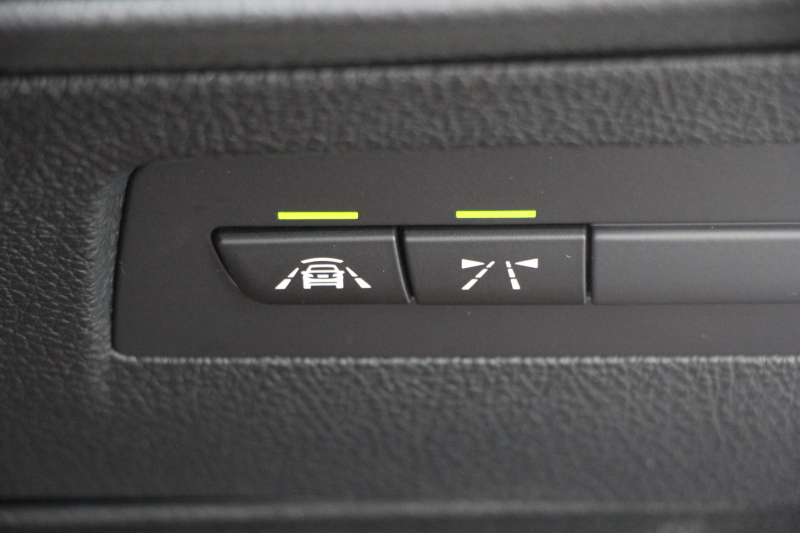 BMW 2シリーズ 220i ｸｰﾍﾟMｽﾎﾟｰﾂ 衝突軽減ﾌﾞﾚｰｷ 車線逸脱警告 歩行者警告 ﾌﾞﾚｰｷ付ｸﾙｺﾝ ﾀｯﾁﾊﾟｯﾄﾞ対応HDDﾅﾋﾞBｶﾒﾗ 専用ｴｱﾛ 17AW ｼ-ﾄﾒﾓﾘ- ｽﾏｰﾄｷｰ 直噴ﾀｰﾎﾞ8速AT ﾐﾗｰETC Bluetooth接続 2年保証