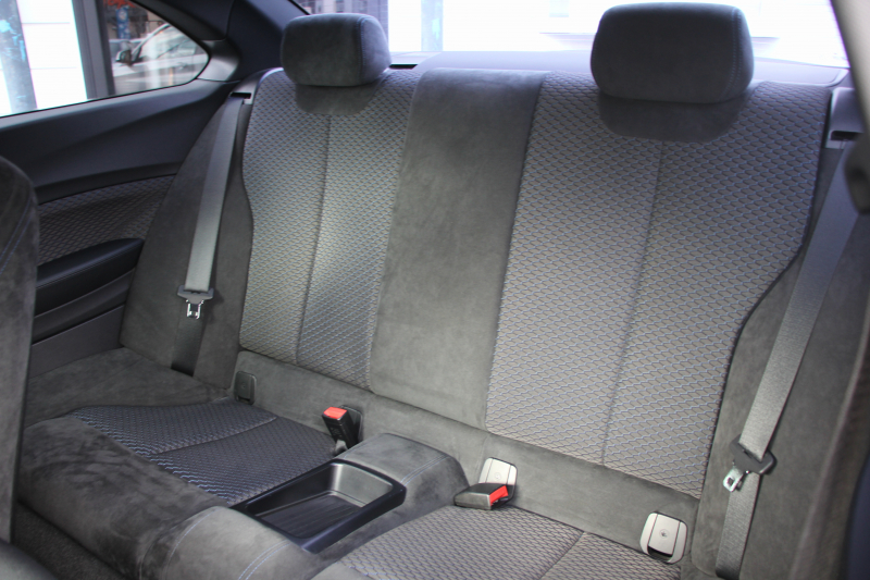 BMW 2シリーズ 220i ｸｰﾍﾟMｽﾎﾟｰﾂ 衝突軽減ﾌﾞﾚｰｷ 車線逸脱警告 歩行者警告 ﾌﾞﾚｰｷ付ｸﾙｺﾝ ﾀｯﾁﾊﾟｯﾄﾞ対応HDDﾅﾋﾞBｶﾒﾗ 専用ｴｱﾛ 17AW ｼ-ﾄﾒﾓﾘ- ｽﾏｰﾄｷｰ 直噴ﾀｰﾎﾞ8速AT ﾐﾗｰETC Bluetooth接続 2年保証