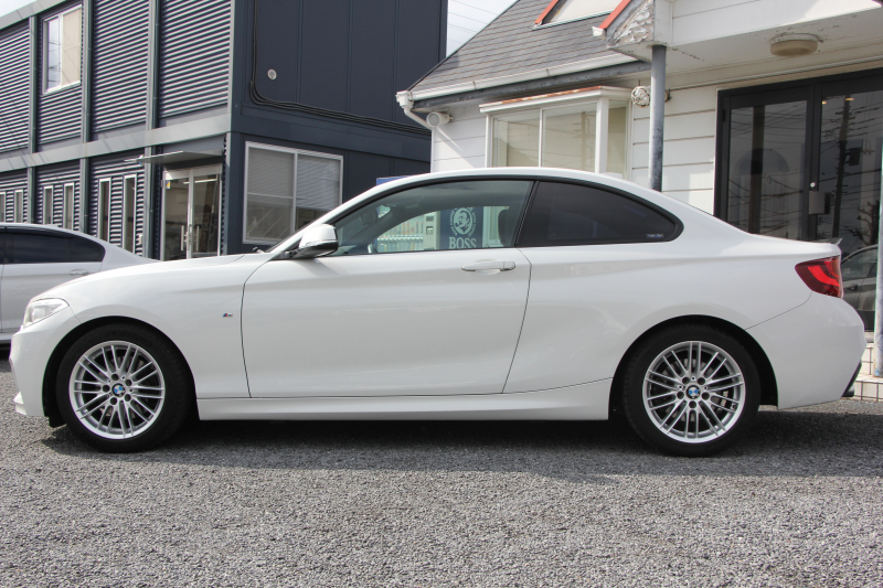 BMW 2シリーズ 220i ｸｰﾍﾟMｽﾎﾟｰﾂ 衝突軽減ﾌﾞﾚｰｷ 車線逸脱警告 歩行者警告 ﾌﾞﾚｰｷ付ｸﾙｺﾝ ﾀｯﾁﾊﾟｯﾄﾞ対応HDDﾅﾋﾞBｶﾒﾗ 専用ｴｱﾛ 17AW ｼ-ﾄﾒﾓﾘ- ｽﾏｰﾄｷｰ 直噴ﾀｰﾎﾞ8速AT ﾐﾗｰETC Bluetooth接続 2年保証