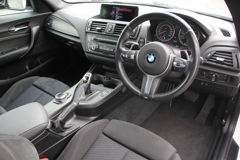 BMW 2シリーズ 220i ｸｰﾍﾟMｽﾎﾟｰﾂ 衝突軽減ﾌﾞﾚｰｷ 車線逸脱警告 歩行者警告 ﾌﾞﾚｰｷ付ｸﾙｺﾝ ﾀｯﾁﾊﾟｯﾄﾞ対応HDDﾅﾋﾞBｶﾒﾗ 専用ｴｱﾛ 17AW ｼ-ﾄﾒﾓﾘ- ｽﾏｰﾄｷｰ 直噴ﾀｰﾎﾞ8速AT ﾐﾗｰETC Bluetooth接続 2年保証