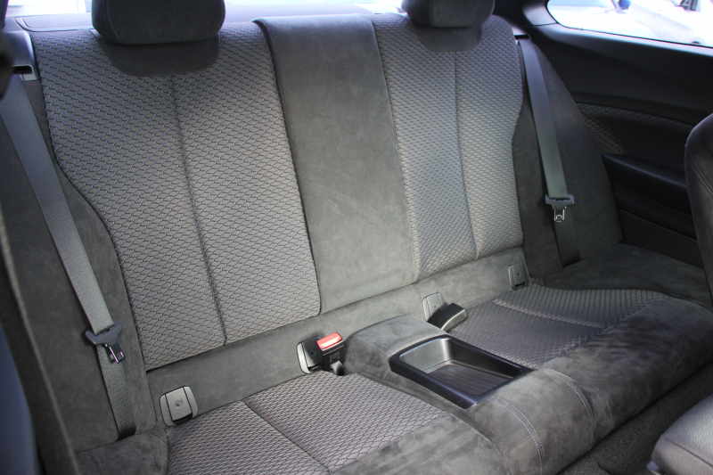 BMW 2シリーズ 220i ｸｰﾍﾟMｽﾎﾟｰﾂ 衝突軽減ﾌﾞﾚｰｷ 車線逸脱警告 歩行者警告 ﾌﾞﾚｰｷ付ｸﾙｺﾝ ﾀｯﾁﾊﾟｯﾄﾞ対応HDDﾅﾋﾞBｶﾒﾗ 専用ｴｱﾛ 17AW ｼ-ﾄﾒﾓﾘ- ｽﾏｰﾄｷｰ 直噴ﾀｰﾎﾞ8速AT ﾐﾗｰETC Bluetooth接続 2年保証