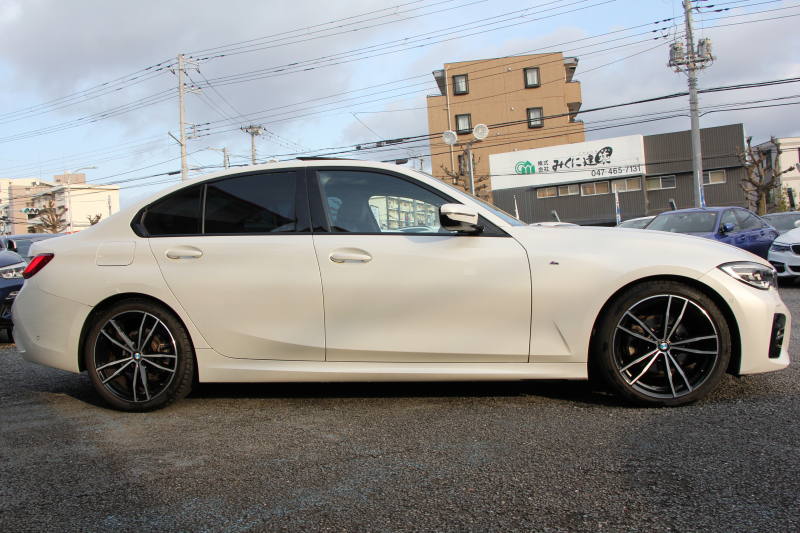 BMW 3シリーズ 320i Mｽﾎﾟｰﾂ ｺﾝﾌｫｰﾄ&ﾃﾞﾋﾞｭｰP 真珠色 ｻﾝﾙｰﾌ ﾋｰﾀｰ黒革 ｵﾌﾟｼｮﾝ19AW LEDﾍｯﾄﾞﾗｲﾄ DｱｼｽﾄPRO 追従ACC ｽﾃｱﾘﾝｸﾞ&ﾚｰﾝｱｼｽﾄ BMWﾗｲﾌﾞｺｯｸﾋﾟｯﾄ 電動ﾄﾗﾝｸ ｱｯﾌﾟﾙｶｰﾌﾟﾚｲ HDDﾅﾋﾞﾜｲﾔﾚｽ充電 Hifiｽﾋﾟｰｶｰ 2年保証