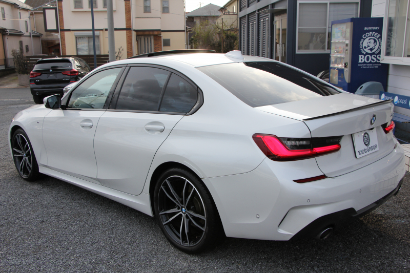 BMW 3シリーズ 320i Mｽﾎﾟｰﾂ ｺﾝﾌｫｰﾄ&ﾃﾞﾋﾞｭｰP 真珠色 ｻﾝﾙｰﾌ ﾋｰﾀｰ黒革 ｵﾌﾟｼｮﾝ19AW LEDﾍｯﾄﾞﾗｲﾄ DｱｼｽﾄPRO 追従ACC ｽﾃｱﾘﾝｸﾞ&ﾚｰﾝｱｼｽﾄ BMWﾗｲﾌﾞｺｯｸﾋﾟｯﾄ 電動ﾄﾗﾝｸ ｱｯﾌﾟﾙｶｰﾌﾟﾚｲ HDDﾅﾋﾞﾜｲﾔﾚｽ充電 Hifiｽﾋﾟｰｶｰ 2年保証
