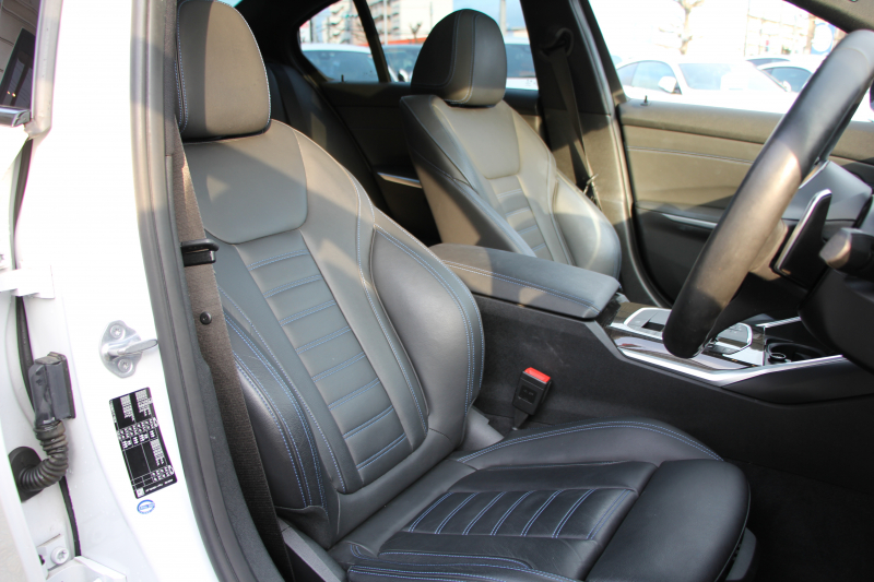 BMW 3シリーズ 320i Mｽﾎﾟｰﾂ ｺﾝﾌｫｰﾄ&ﾃﾞﾋﾞｭｰP 真珠色 ｻﾝﾙｰﾌ ﾋｰﾀｰ黒革 ｵﾌﾟｼｮﾝ19AW LEDﾍｯﾄﾞﾗｲﾄ DｱｼｽﾄPRO 追従ACC ｽﾃｱﾘﾝｸﾞ&ﾚｰﾝｱｼｽﾄ BMWﾗｲﾌﾞｺｯｸﾋﾟｯﾄ 電動ﾄﾗﾝｸ ｱｯﾌﾟﾙｶｰﾌﾟﾚｲ HDDﾅﾋﾞﾜｲﾔﾚｽ充電 Hifiｽﾋﾟｰｶｰ 2年保証