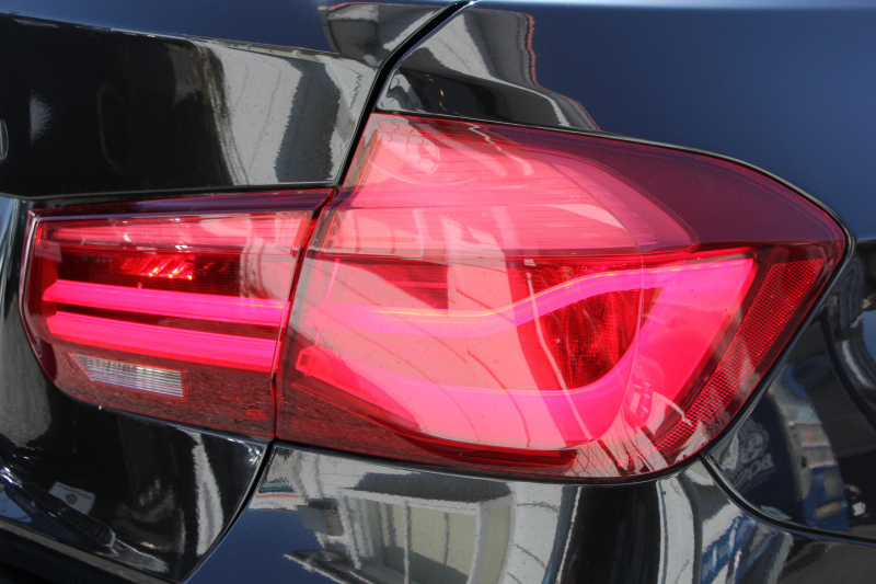 BMW 3シリーズ 320d Mｽﾎﾟｰﾂ ｴﾃﾞｨｼｮﾝｼｬﾄﾞｰ 特別仕様車 ﾋｰﾀｰ黒革 液晶ﾒｰﾀｰ 19AW ﾀﾞｰｸLEDﾍｯﾄﾞﾗｲﾄ&ﾃｰﾙ ﾀｯﾁ画面HDDﾅﾋﾞ追従ACC ﾚｰﾝﾁｪﾝｼﾞ警告 衝突軽減ﾌﾞﾚｰｷ 車線逸脱警告 歩行者警告 2年保証