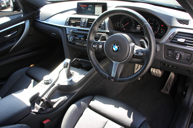 BMW 3シリーズ 320d Mｽﾎﾟｰﾂ ｴﾃﾞｨｼｮﾝｼｬﾄﾞｰ 特別仕様車 ﾋｰﾀｰ黒革 液晶ﾒｰﾀｰ 19AW ﾀﾞｰｸLEDﾍｯﾄﾞﾗｲﾄ&ﾃｰﾙ ﾀｯﾁ画面HDDﾅﾋﾞ追従ACC ﾚｰﾝﾁｪﾝｼﾞ警告 衝突軽減ﾌﾞﾚｰｷ 車線逸脱警告 歩行者警告 2年保証