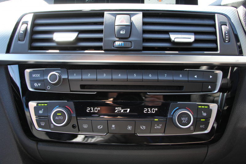 BMW 3シリーズ 320d Mｽﾎﾟｰﾂ ｴﾃﾞｨｼｮﾝｼｬﾄﾞｰ 特別仕様車 ﾋｰﾀｰ黒革 液晶ﾒｰﾀｰ 19AW ﾀﾞｰｸLEDﾍｯﾄﾞﾗｲﾄ&ﾃｰﾙ ﾀｯﾁ画面HDDﾅﾋﾞ追従ACC ﾚｰﾝﾁｪﾝｼﾞ警告 衝突軽減ﾌﾞﾚｰｷ 車線逸脱警告 歩行者警告 2年保証