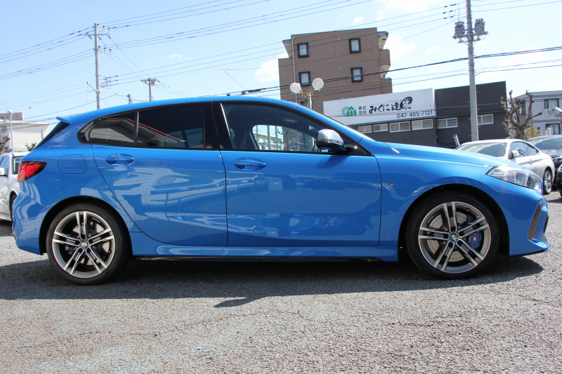 BMW 1シリーズ M135i Xdrive ﾃﾞﾋﾞｭｰP 4WD 1ｵｰﾅ 306馬力 Mｽﾎﾟｰﾂｼｰﾄ ｱﾀﾞﾌﾟﾃｨﾌﾞｻｽ Mｼｰﾄﾍﾞﾙﾄ ｼｰﾄﾋｰﾀｰ ｺﾝﾌｫｰﾄP ﾗｲﾌﾞｺｯｸﾋﾟｯﾄ 追ACC 電動ﾄﾗﾝｸ ｱｯﾌﾟﾙｶｰﾌﾟﾚｲ対応 純正ﾅﾋﾞPｱｼｽﾄ LEDﾍｯﾄﾞﾗｲﾄ ﾚｰﾝC警告 衝突軽減ﾌﾞﾚｰｷ ｽﾏｰﾄｷｰ 2年保証