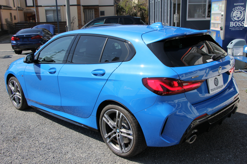 BMW 1シリーズ M135i Xdrive ﾃﾞﾋﾞｭｰP 4WD 1ｵｰﾅ 306馬力 Mｽﾎﾟｰﾂｼｰﾄ ｱﾀﾞﾌﾟﾃｨﾌﾞｻｽ Mｼｰﾄﾍﾞﾙﾄ ｼｰﾄﾋｰﾀｰ ｺﾝﾌｫｰﾄP ﾗｲﾌﾞｺｯｸﾋﾟｯﾄ 追ACC 電動ﾄﾗﾝｸ ｱｯﾌﾟﾙｶｰﾌﾟﾚｲ対応 純正ﾅﾋﾞPｱｼｽﾄ LEDﾍｯﾄﾞﾗｲﾄ ﾚｰﾝC警告 衝突軽減ﾌﾞﾚｰｷ ｽﾏｰﾄｷｰ 2年保証