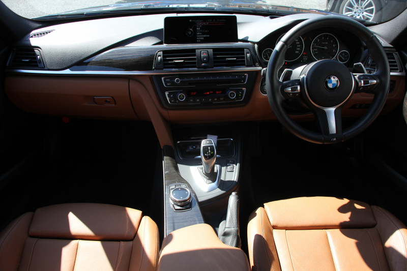 BMW 3シリーズ 320i ﾂｰﾘﾝｸﾞｴｸｽｸﾙｰｼﾌﾞｽﾎﾟｰﾂ 特別仕様車 限定320台 追従ACC HUD ﾋｰﾀｰ茶革 衝突軽減ﾌﾞﾚｰｷ 車線逸脱警告 歩行者警告 ﾀｯﾁﾊﾟｯﾄﾞ対応HDDﾅﾋﾞBluetoothｵｰﾃﾞｨｵ Bｶﾒﾗ ｽﾏｰﾄｷｰ  ﾊﾟﾄﾞﾙｼﾌﾄ 専用ｴｱﾛ 19AW ﾐﾗｰETC ｽﾏｰﾄｵｰﾌﾟﾝ ｼｰﾄﾒﾓﾘｰ 2年保証