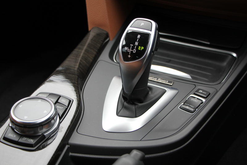 BMW 3シリーズ 320i ﾂｰﾘﾝｸﾞｴｸｽｸﾙｰｼﾌﾞｽﾎﾟｰﾂ 特別仕様車 限定320台 追従ACC HUD ﾋｰﾀｰ茶革 衝突軽減ﾌﾞﾚｰｷ 車線逸脱警告 歩行者警告 ﾀｯﾁﾊﾟｯﾄﾞ対応HDDﾅﾋﾞBluetoothｵｰﾃﾞｨｵ Bｶﾒﾗ ｽﾏｰﾄｷｰ  ﾊﾟﾄﾞﾙｼﾌﾄ 専用ｴｱﾛ 19AW ﾐﾗｰETC ｽﾏｰﾄｵｰﾌﾟﾝ ｼｰﾄﾒﾓﾘｰ 2年保証