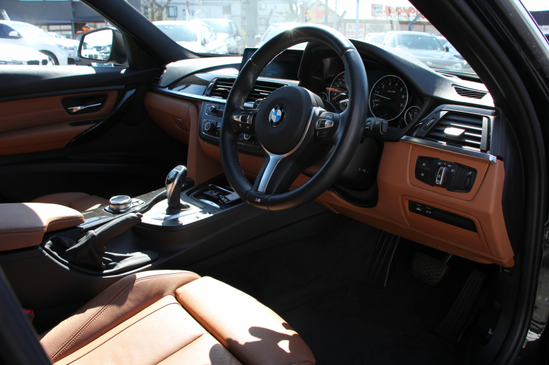 BMW 3シリーズ 320i ﾂｰﾘﾝｸﾞｴｸｽｸﾙｰｼﾌﾞｽﾎﾟｰﾂ 特別仕様車 限定320台 追従ACC HUD ﾋｰﾀｰ茶革 衝突軽減ﾌﾞﾚｰｷ 車線逸脱警告 歩行者警告 ﾀｯﾁﾊﾟｯﾄﾞ対応HDDﾅﾋﾞBluetoothｵｰﾃﾞｨｵ Bｶﾒﾗ ｽﾏｰﾄｷｰ  ﾊﾟﾄﾞﾙｼﾌﾄ 専用ｴｱﾛ 19AW ﾐﾗｰETC ｽﾏｰﾄｵｰﾌﾟﾝ ｼｰﾄﾒﾓﾘｰ 2年保証