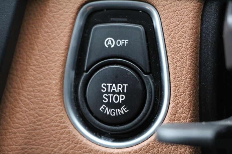 BMW 3シリーズ 320i ﾂｰﾘﾝｸﾞｴｸｽｸﾙｰｼﾌﾞｽﾎﾟｰﾂ 特別仕様車 限定320台 追従ACC HUD ﾋｰﾀｰ茶革 衝突軽減ﾌﾞﾚｰｷ 車線逸脱警告 歩行者警告 ﾀｯﾁﾊﾟｯﾄﾞ対応HDDﾅﾋﾞBluetoothｵｰﾃﾞｨｵ Bｶﾒﾗ ｽﾏｰﾄｷｰ  ﾊﾟﾄﾞﾙｼﾌﾄ 専用ｴｱﾛ 19AW ﾐﾗｰETC ｽﾏｰﾄｵｰﾌﾟﾝ ｼｰﾄﾒﾓﾘｰ 2年保証