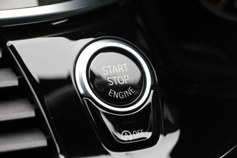 BMW 5シリーズ 540i Mｽﾎﾟｰﾂ 走行6000km 直6ﾀｰﾎﾞ340馬力 ｺﾝﾌｫｰﾄ&ｲﾉﾍﾞｰｼｮﾝP 全ﾋｰﾀｰ黒革 ﾏｯｻｰｼﾞﾍﾞﾝﾁﾚｰﾀｰ ﾃﾞｨｽﾌﾟﾚｲｷｰ&ﾘﾓｰﾄﾊﾟｰｷﾝｸﾞｼﾞｪｽﾁｬｰC 置くだけ充電 液晶ﾒｰﾀｰ HUD 追ACC LEDﾍｯﾄﾞﾗｲﾄ ﾀｯﾁ画面ﾅﾋﾞTV 2年保証