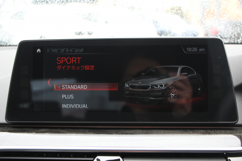 BMW 5シリーズ 540i Mｽﾎﾟｰﾂ 走行6000km 直6ﾀｰﾎﾞ340馬力 ｺﾝﾌｫｰﾄ&ｲﾉﾍﾞｰｼｮﾝP 全ﾋｰﾀｰ黒革 ﾏｯｻｰｼﾞﾍﾞﾝﾁﾚｰﾀｰ ﾃﾞｨｽﾌﾟﾚｲｷｰ&ﾘﾓｰﾄﾊﾟｰｷﾝｸﾞｼﾞｪｽﾁｬｰC 置くだけ充電 液晶ﾒｰﾀｰ HUD 追ACC LEDﾍｯﾄﾞﾗｲﾄ ﾀｯﾁ画面ﾅﾋﾞTV 2年保証