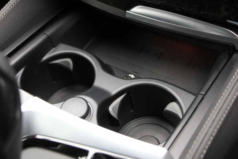 BMW 5シリーズ 540i Mｽﾎﾟｰﾂ 走行6000km 直6ﾀｰﾎﾞ340馬力 ｺﾝﾌｫｰﾄ&ｲﾉﾍﾞｰｼｮﾝP 全ﾋｰﾀｰ黒革 ﾏｯｻｰｼﾞﾍﾞﾝﾁﾚｰﾀｰ ﾃﾞｨｽﾌﾟﾚｲｷｰ&ﾘﾓｰﾄﾊﾟｰｷﾝｸﾞｼﾞｪｽﾁｬｰC 置くだけ充電 液晶ﾒｰﾀｰ HUD 追ACC LEDﾍｯﾄﾞﾗｲﾄ ﾀｯﾁ画面ﾅﾋﾞTV 2年保証