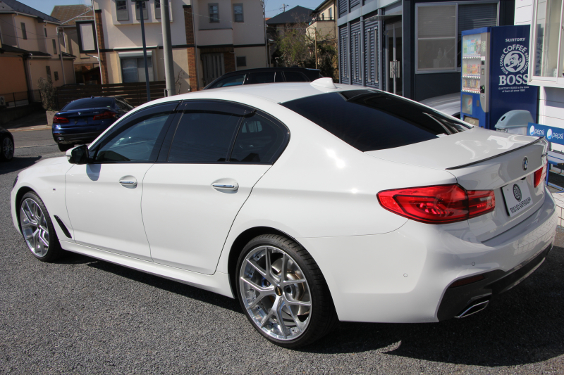 BMW 5シリーズ 540i Mｽﾎﾟｰﾂ 走行6000km 直6ﾀｰﾎﾞ340馬力 ｺﾝﾌｫｰﾄ&ｲﾉﾍﾞｰｼｮﾝP 全ﾋｰﾀｰ黒革 ﾏｯｻｰｼﾞﾍﾞﾝﾁﾚｰﾀｰ ﾃﾞｨｽﾌﾟﾚｲｷｰ&ﾘﾓｰﾄﾊﾟｰｷﾝｸﾞｼﾞｪｽﾁｬｰC 置くだけ充電 液晶ﾒｰﾀｰ HUD 追ACC LEDﾍｯﾄﾞﾗｲﾄ ﾀｯﾁ画面ﾅﾋﾞTV 2年保証