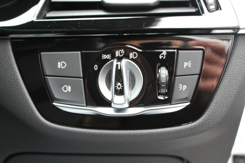 BMW 5シリーズ 540i Mｽﾎﾟｰﾂ 走行6000km 直6ﾀｰﾎﾞ340馬力 ｺﾝﾌｫｰﾄ&ｲﾉﾍﾞｰｼｮﾝP 全ﾋｰﾀｰ黒革 ﾏｯｻｰｼﾞﾍﾞﾝﾁﾚｰﾀｰ ﾃﾞｨｽﾌﾟﾚｲｷｰ&ﾘﾓｰﾄﾊﾟｰｷﾝｸﾞｼﾞｪｽﾁｬｰC 置くだけ充電 液晶ﾒｰﾀｰ HUD 追ACC LEDﾍｯﾄﾞﾗｲﾄ ﾀｯﾁ画面ﾅﾋﾞTV 2年保証