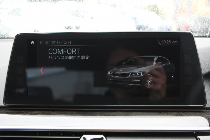 BMW 5シリーズ 540i Mｽﾎﾟｰﾂ 走行6000km 直6ﾀｰﾎﾞ340馬力 ｺﾝﾌｫｰﾄ&ｲﾉﾍﾞｰｼｮﾝP 全ﾋｰﾀｰ黒革 ﾏｯｻｰｼﾞﾍﾞﾝﾁﾚｰﾀｰ ﾃﾞｨｽﾌﾟﾚｲｷｰ&ﾘﾓｰﾄﾊﾟｰｷﾝｸﾞｼﾞｪｽﾁｬｰC 置くだけ充電 液晶ﾒｰﾀｰ HUD 追ACC LEDﾍｯﾄﾞﾗｲﾄ ﾀｯﾁ画面ﾅﾋﾞTV 2年保証