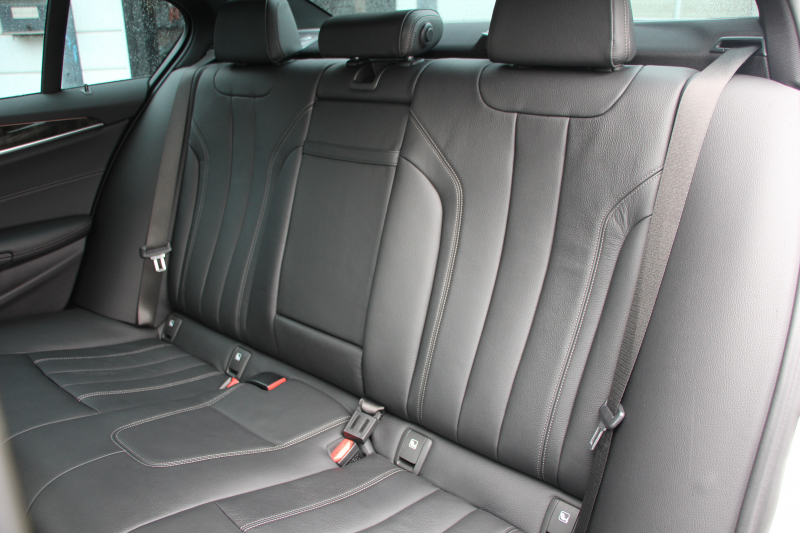 BMW 5シリーズ 540i Mｽﾎﾟｰﾂ 走行6000km 直6ﾀｰﾎﾞ340馬力 ｺﾝﾌｫｰﾄ&ｲﾉﾍﾞｰｼｮﾝP 全ﾋｰﾀｰ黒革 ﾏｯｻｰｼﾞﾍﾞﾝﾁﾚｰﾀｰ ﾃﾞｨｽﾌﾟﾚｲｷｰ&ﾘﾓｰﾄﾊﾟｰｷﾝｸﾞｼﾞｪｽﾁｬｰC 置くだけ充電 液晶ﾒｰﾀｰ HUD 追ACC LEDﾍｯﾄﾞﾗｲﾄ ﾀｯﾁ画面ﾅﾋﾞTV 2年保証