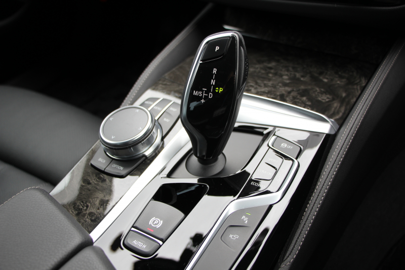 BMW 5シリーズ 540i Mｽﾎﾟｰﾂ 走行6000km 直6ﾀｰﾎﾞ340馬力 ｺﾝﾌｫｰﾄ&ｲﾉﾍﾞｰｼｮﾝP 全ﾋｰﾀｰ黒革 ﾏｯｻｰｼﾞﾍﾞﾝﾁﾚｰﾀｰ ﾃﾞｨｽﾌﾟﾚｲｷｰ&ﾘﾓｰﾄﾊﾟｰｷﾝｸﾞｼﾞｪｽﾁｬｰC 置くだけ充電 液晶ﾒｰﾀｰ HUD 追ACC LEDﾍｯﾄﾞﾗｲﾄ ﾀｯﾁ画面ﾅﾋﾞTV 2年保証