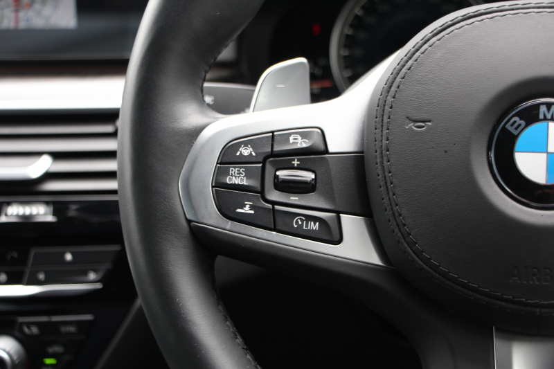 BMW 5シリーズ 540i Mｽﾎﾟｰﾂ 走行6000km 直6ﾀｰﾎﾞ340馬力 ｺﾝﾌｫｰﾄ&ｲﾉﾍﾞｰｼｮﾝP 全ﾋｰﾀｰ黒革 ﾏｯｻｰｼﾞﾍﾞﾝﾁﾚｰﾀｰ ﾃﾞｨｽﾌﾟﾚｲｷｰ&ﾘﾓｰﾄﾊﾟｰｷﾝｸﾞｼﾞｪｽﾁｬｰC 置くだけ充電 液晶ﾒｰﾀｰ HUD 追ACC LEDﾍｯﾄﾞﾗｲﾄ ﾀｯﾁ画面ﾅﾋﾞTV 2年保証