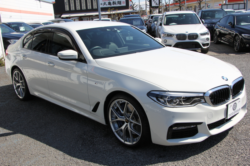 BMW 5シリーズ 540i Mｽﾎﾟｰﾂ 走行6000km 直6ﾀｰﾎﾞ340馬力 ｺﾝﾌｫｰﾄ&ｲﾉﾍﾞｰｼｮﾝP 全ﾋｰﾀｰ黒革 ﾏｯｻｰｼﾞﾍﾞﾝﾁﾚｰﾀｰ ﾃﾞｨｽﾌﾟﾚｲｷｰ&ﾘﾓｰﾄﾊﾟｰｷﾝｸﾞｼﾞｪｽﾁｬｰC 置くだけ充電 液晶ﾒｰﾀｰ HUD 追ACC LEDﾍｯﾄﾞﾗｲﾄ ﾀｯﾁ画面ﾅﾋﾞTV 2年保証