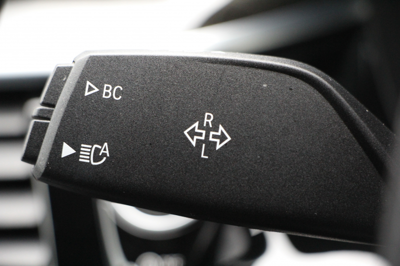 BMW 5シリーズ 540i Mｽﾎﾟｰﾂ 走行6000km 直6ﾀｰﾎﾞ340馬力 ｺﾝﾌｫｰﾄ&ｲﾉﾍﾞｰｼｮﾝP 全ﾋｰﾀｰ黒革 ﾏｯｻｰｼﾞﾍﾞﾝﾁﾚｰﾀｰ ﾃﾞｨｽﾌﾟﾚｲｷｰ&ﾘﾓｰﾄﾊﾟｰｷﾝｸﾞｼﾞｪｽﾁｬｰC 置くだけ充電 液晶ﾒｰﾀｰ HUD 追ACC LEDﾍｯﾄﾞﾗｲﾄ ﾀｯﾁ画面ﾅﾋﾞTV 2年保証