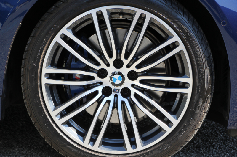 BMW 5シリーズ 530i Mｽﾎﾟｰﾂ 型式変更後ﾓﾃﾞﾙ 高出力 252馬力 新液晶ﾒｰﾀｰ 全ﾋｰﾀｰ黒革 追従ACC HUD ｽﾃｱﾘﾝｸﾞｻﾎﾟｰﾄ ﾀｯﾁ画面ﾅﾋﾞTV 360度ﾊﾟﾉﾗﾏｶﾒﾗ ｱｸﾃｨﾌﾞPDC緊急ﾌﾞﾚｰｷ LEDﾍｯﾄﾞﾗｲﾄ ｵｰﾄﾊｲﾋﾞｰﾑ 電動ﾄﾗﾝｸ 2年保証